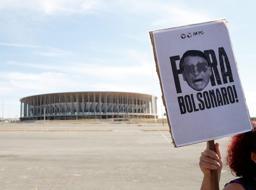 Placa contra Bolsonaro grande